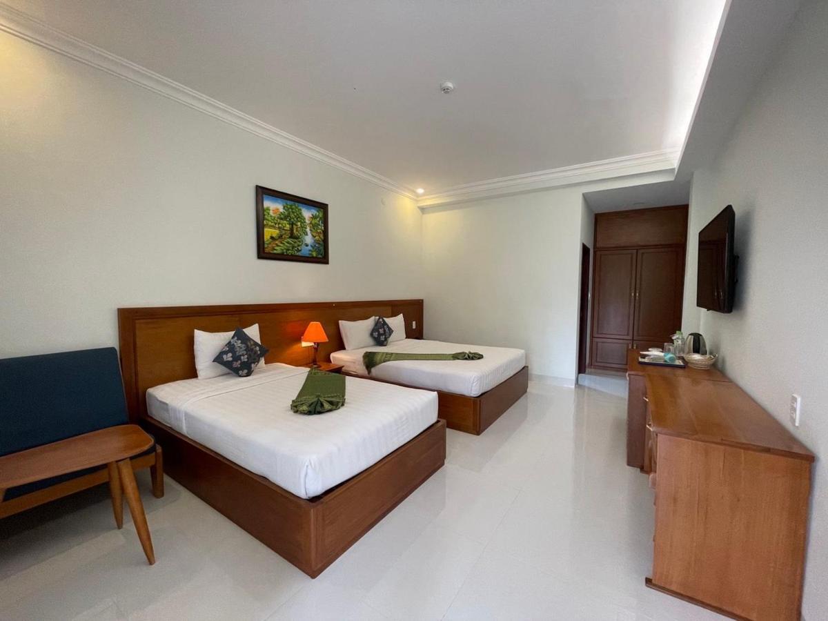 Deluxe Triple with Balcony and Garden View