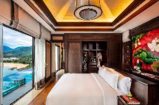 Three-bedroom Seaview Hillside Villa with Heated Pool