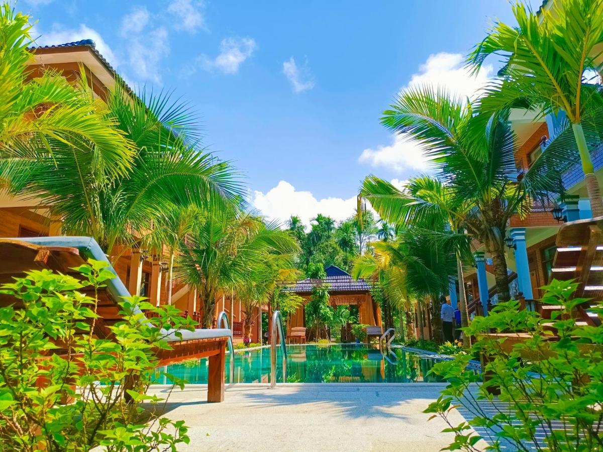 Phòng Deluxe Giường Đôi Có Ban Công