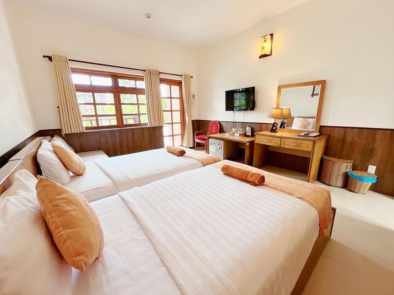 Superior Double or Twin Room with Pool View - Free Minibar in Room