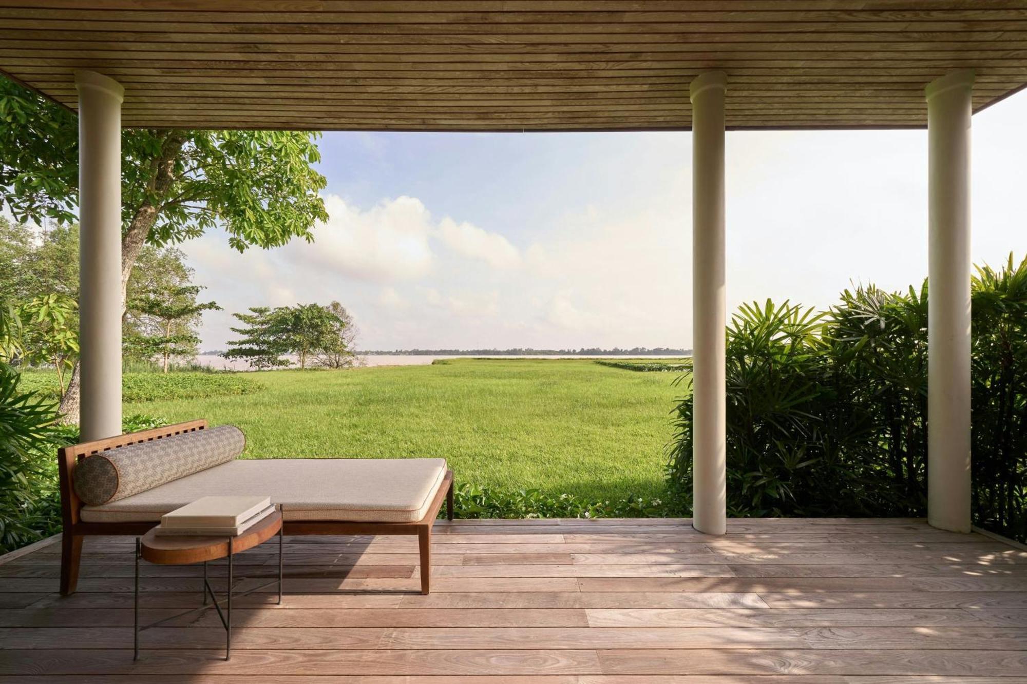 Bungalow with Two Single Beds and Garden View