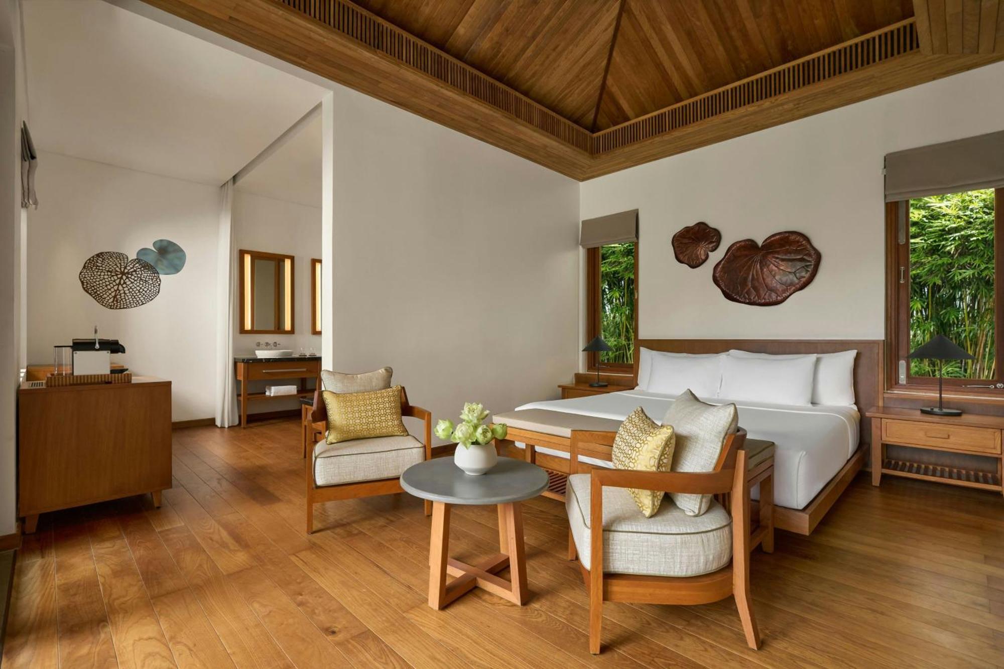 Five-Bedroom Villa with River View/Private Pool/Terrace