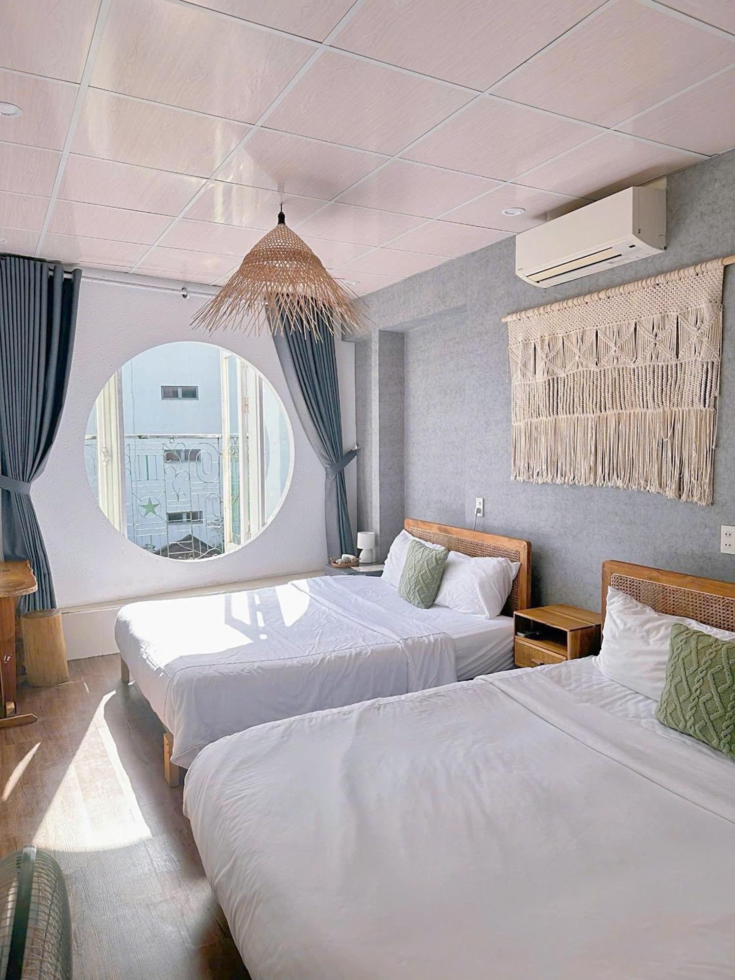 Phòng cho 3 người có Ban Công