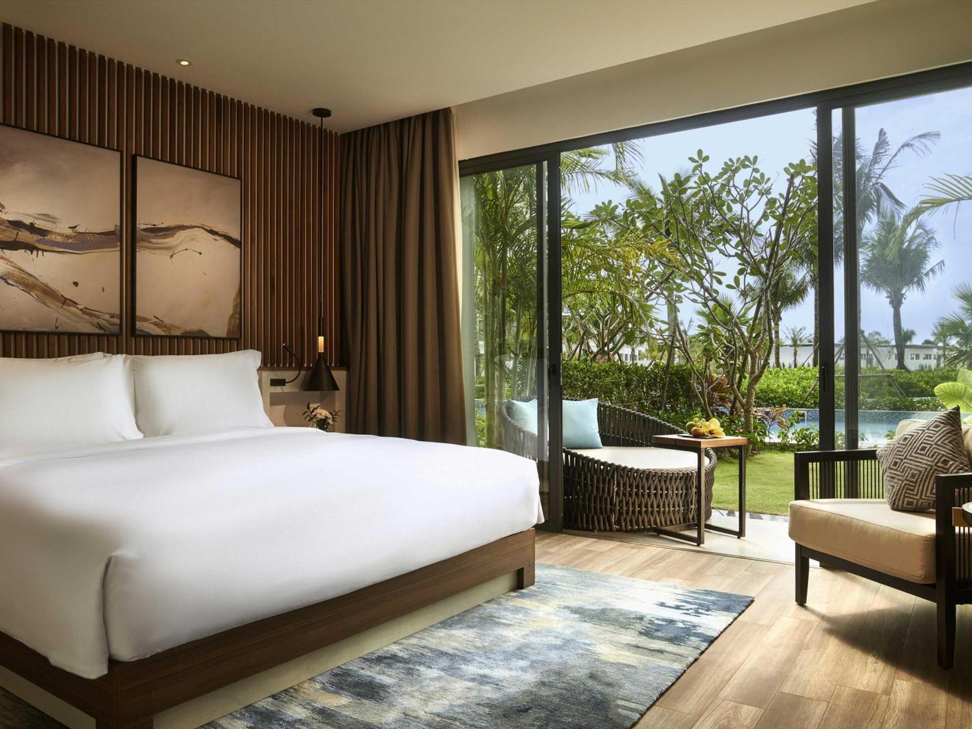 Studio King Room with Balcony and Pool Access