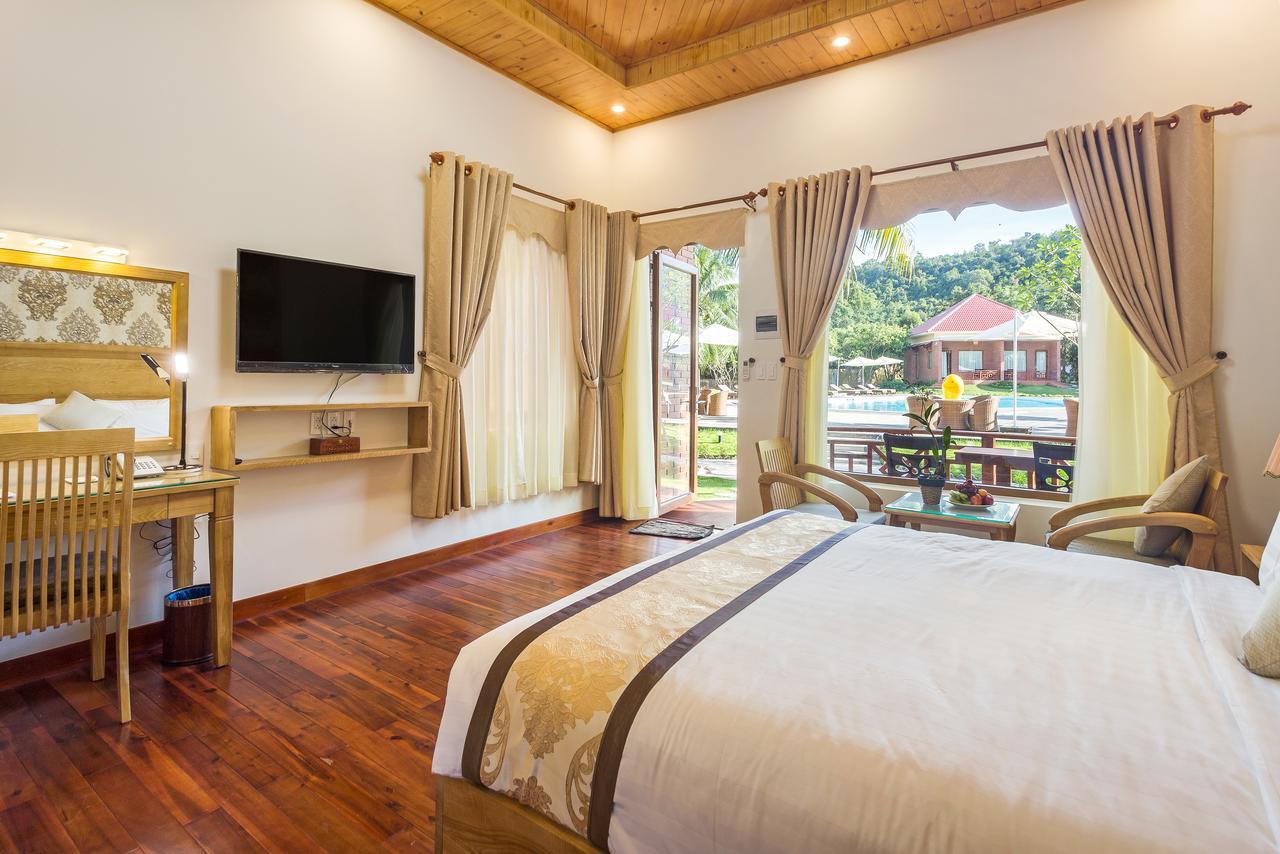 Bungalow Deluxe Nhìn ra Hồ bơi