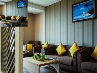Suite Grand với Ban Công và Nhìn Ra Biển