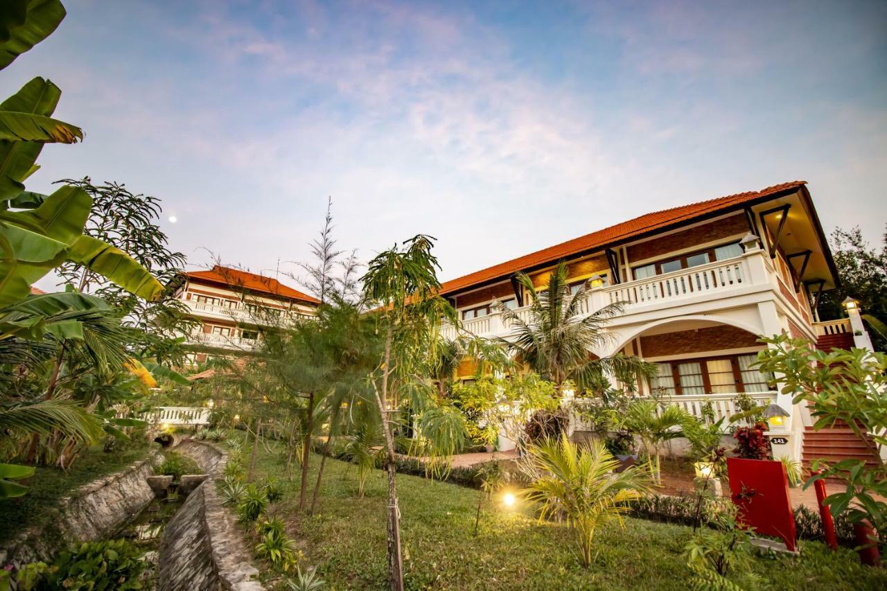 Phòng Deluxe Giường Đôi Nhìn Ra Vườn