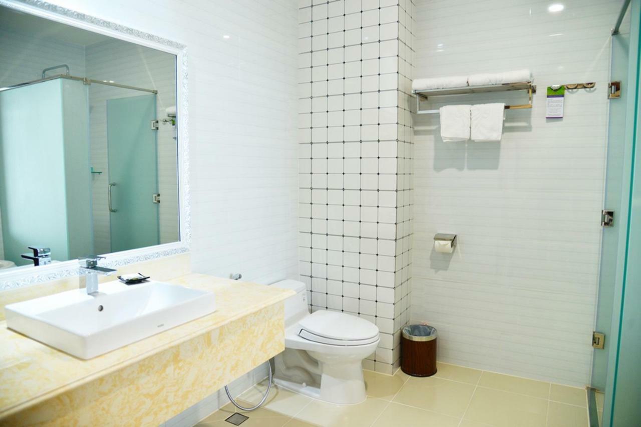 Phòng Deluxe Giường Đôi Có Ban Công
