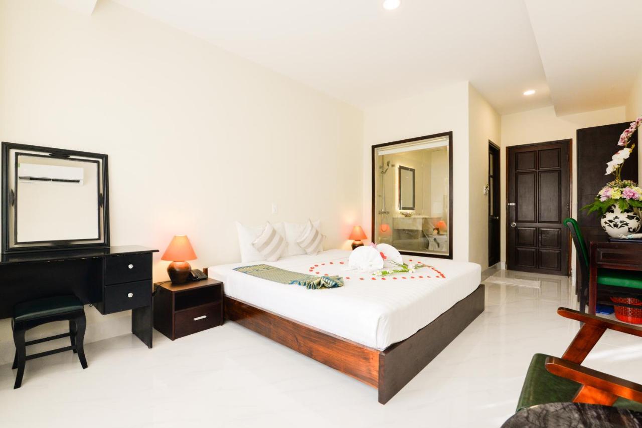 Standard Double Room with Garden View
