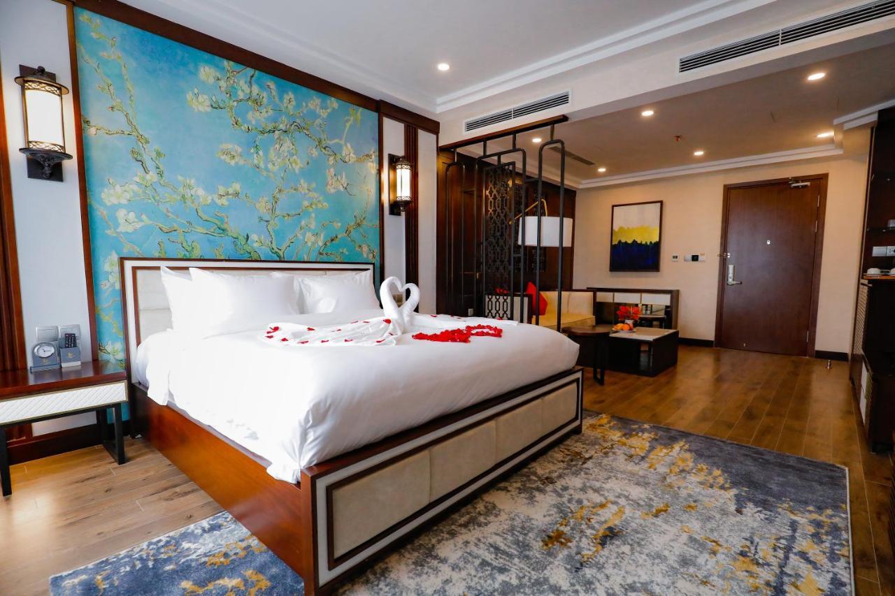 Phòng Có Giường Cỡ King Nhìn Ra Hồ Bơi