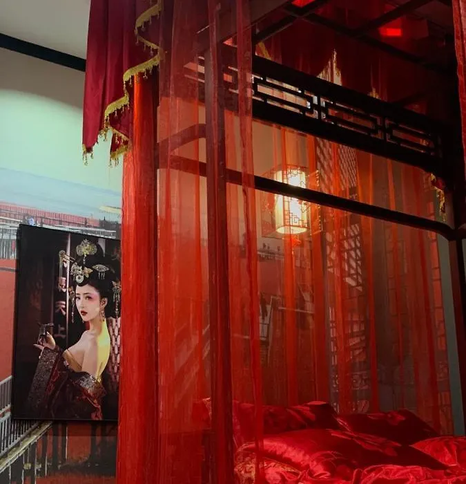 Love Hotel-1