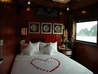 Dragon Pearl Junk Halong-1