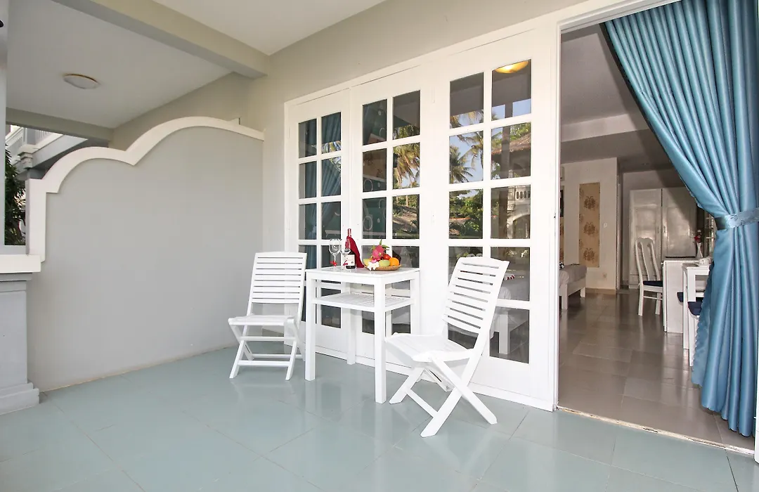 Little Paris Resort-1