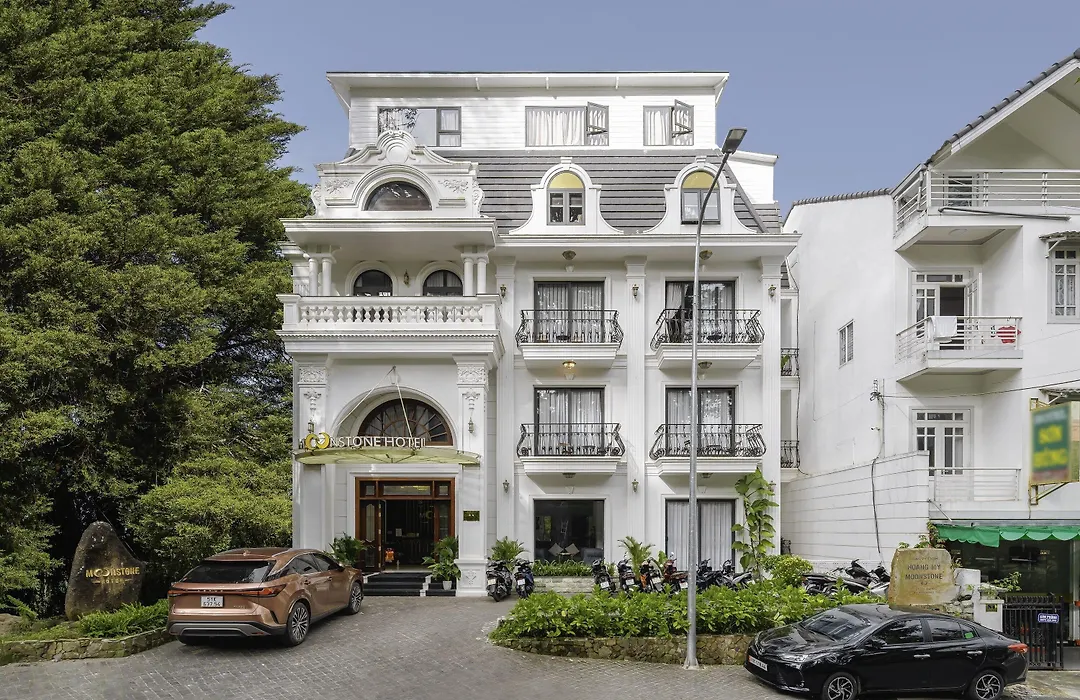 Ttr Moonstone Apart Hotel-1