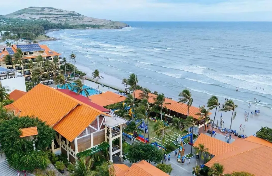 Hon Rom Central Beach Resort-1