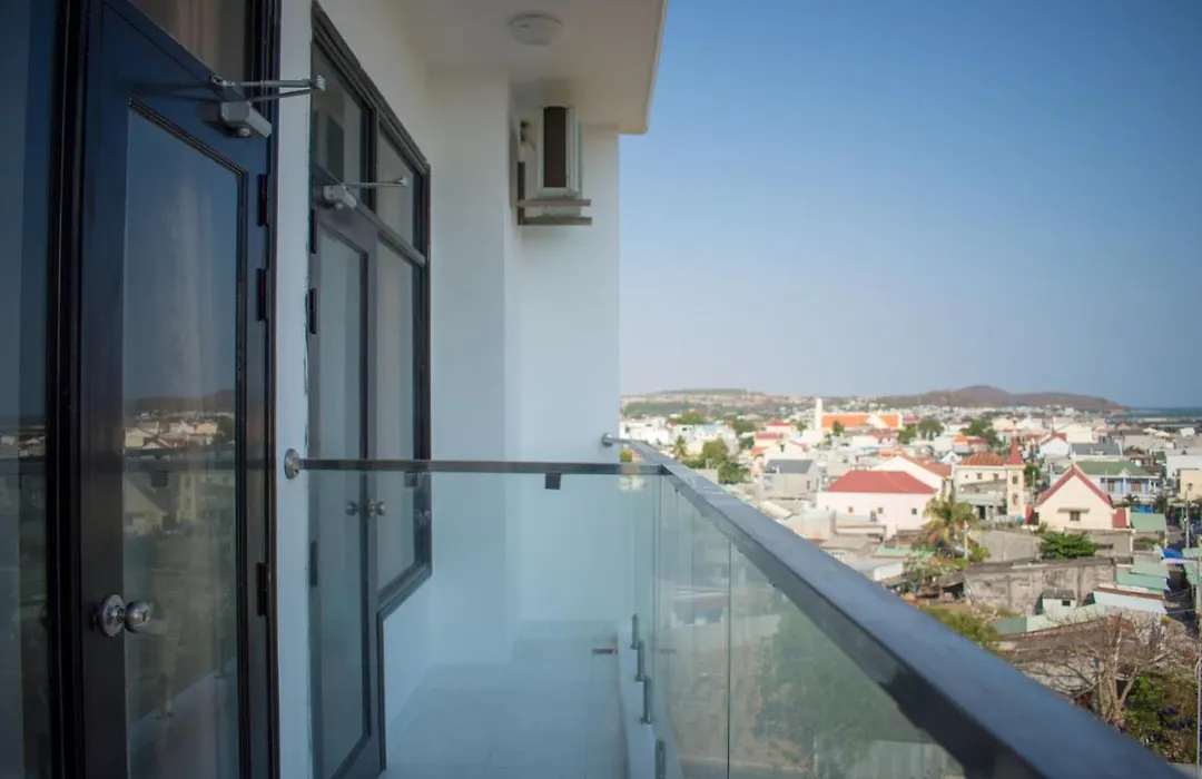 Khách sạn Mặt Trăng - Moon Hotel-1