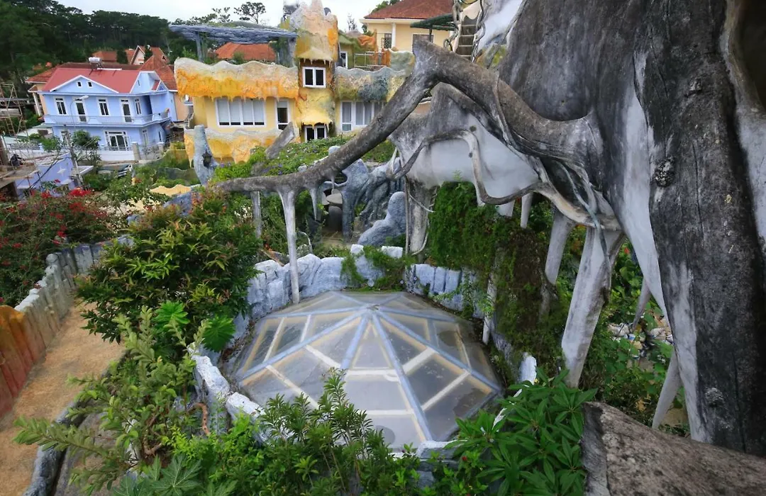 Crazy House-1