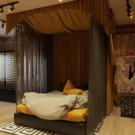 Love Hotel-2
