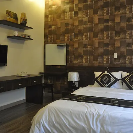 Rose Hotel-2