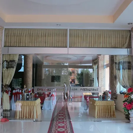 Gold Hotel-3
