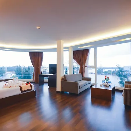 International Hotel-2