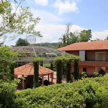 Countryside Garden Resort & Bar-3