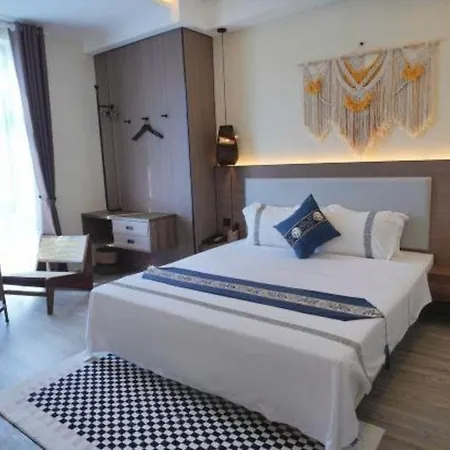 Amy Hotel-2