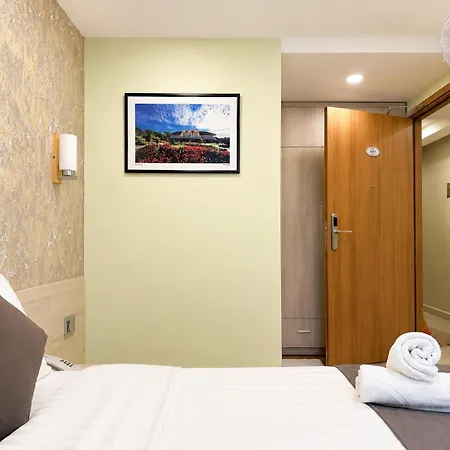 Silent Night Dem Lanh Hotel-3