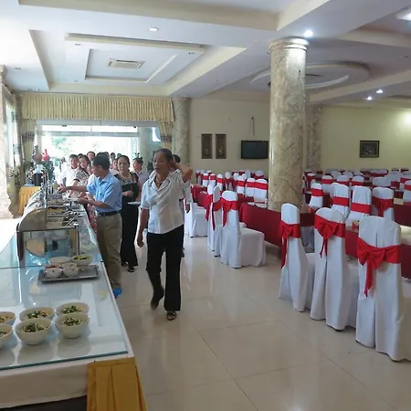 Gold Hotel-2