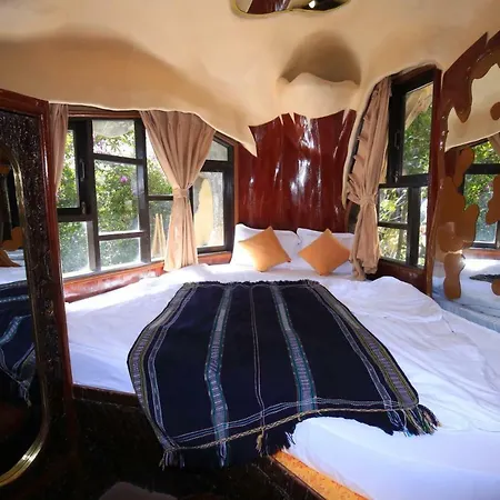 Crazy House-3