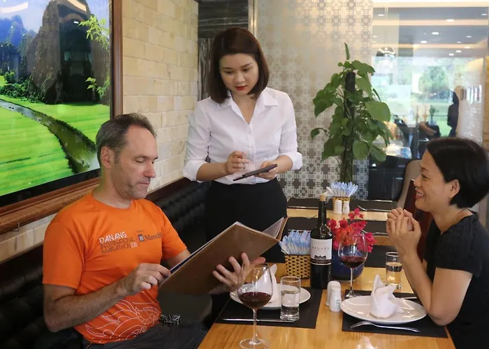 Liberty Hall Tam Coc Hotel & Villa