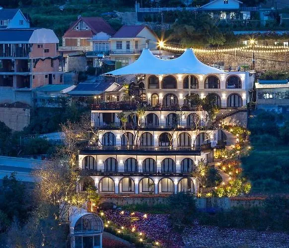 Phê La Town