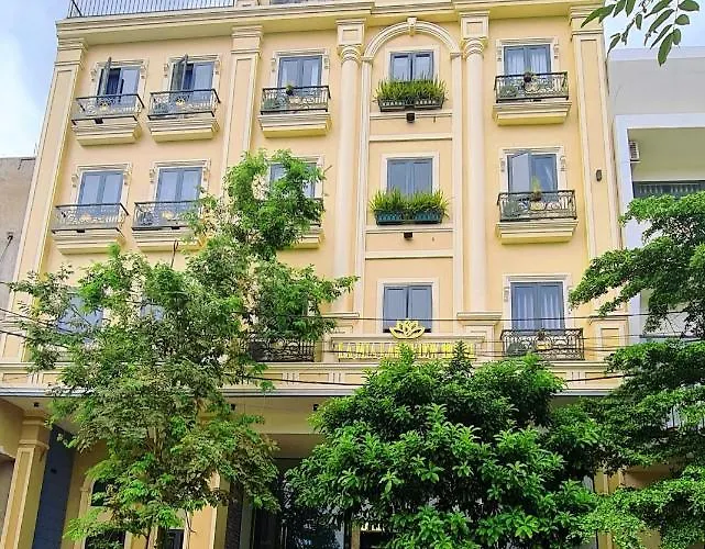 La Mia Lakeview Hotel