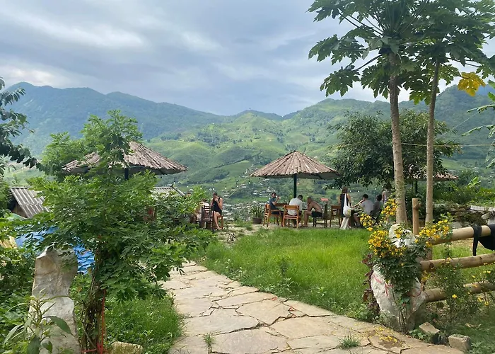 Hmong Sister House And Trekking
