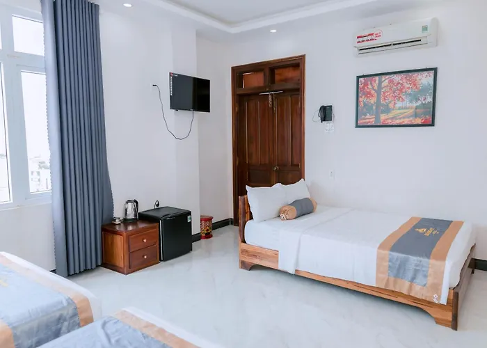 Khách sạn Hoàng My