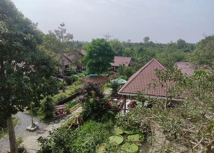 Brown House Resort