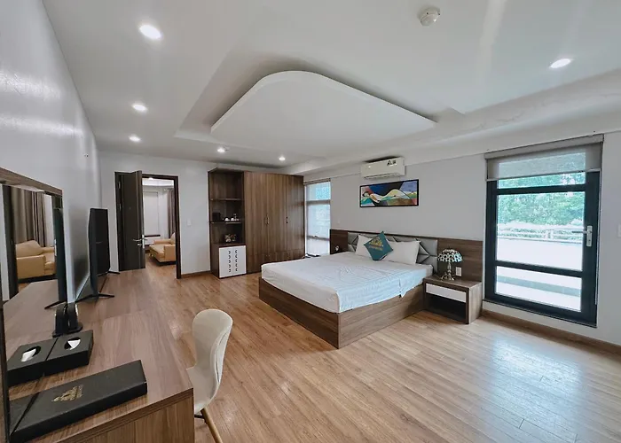 Queen Hotel Hoàng Gia
