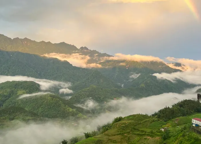 Black Hmong View Hotel