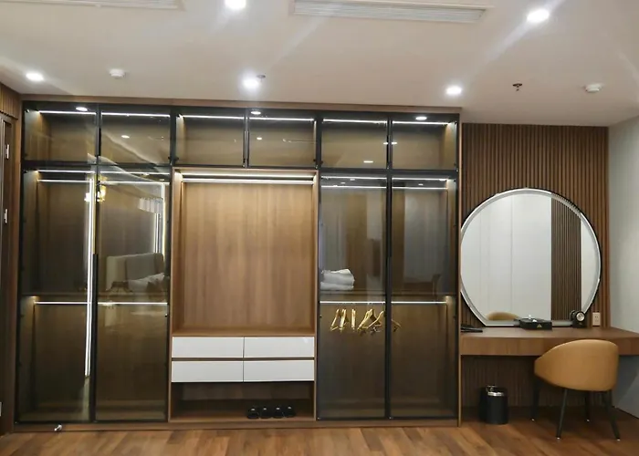 Queen Hotel Hoàng Gia