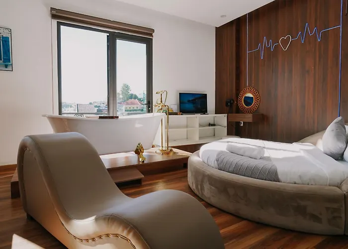 Ngàn Phố Studio&Love Hotel