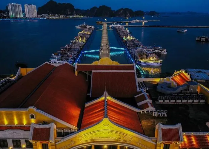 Khách sạn White Crown