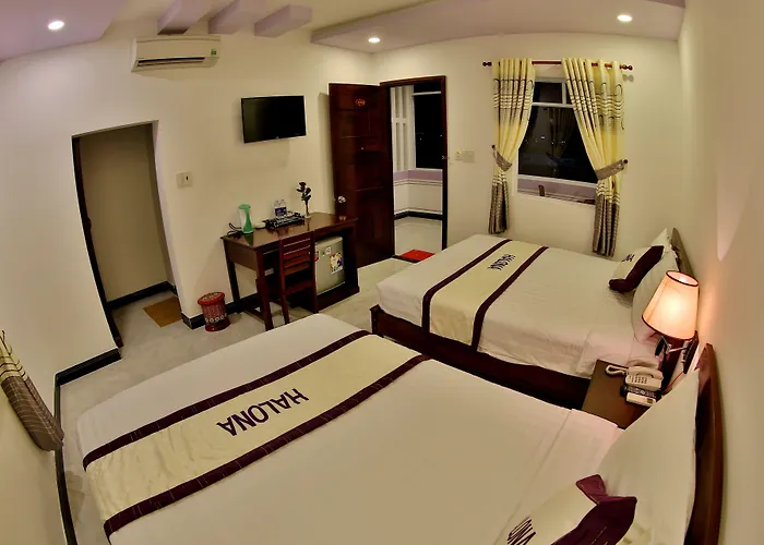 Halona Hotel
