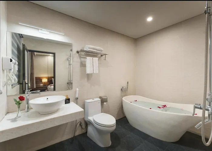 Lam Anh Hotel 5 Him Lam Vạn Phúc