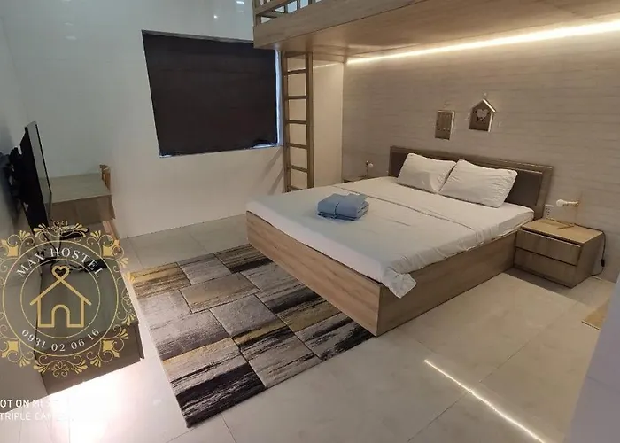 Max Hostel