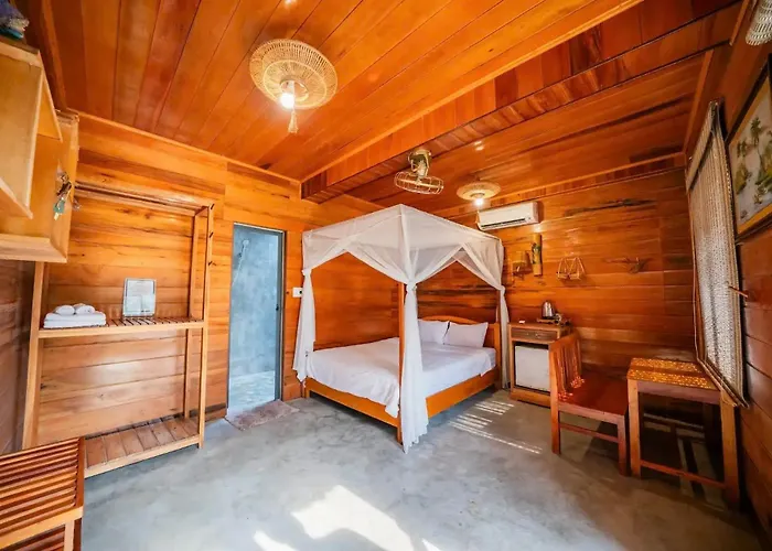 Jungle Boss Travel Lodge