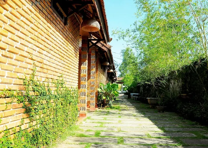 Khach San Xanh Hotel