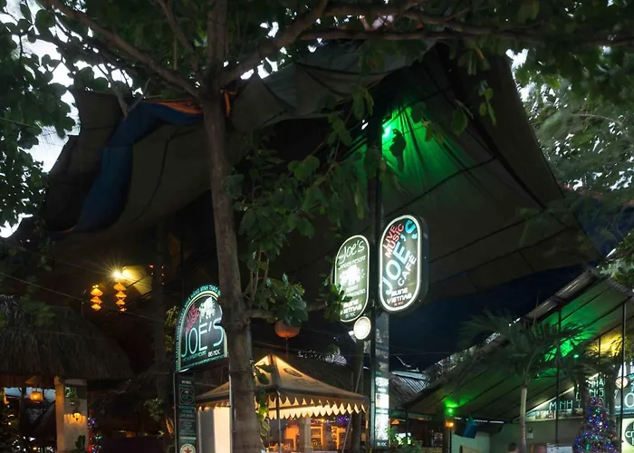 Joe'S Cafe & Garden Resort