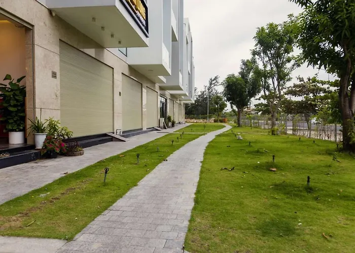 Ayaru Hotel