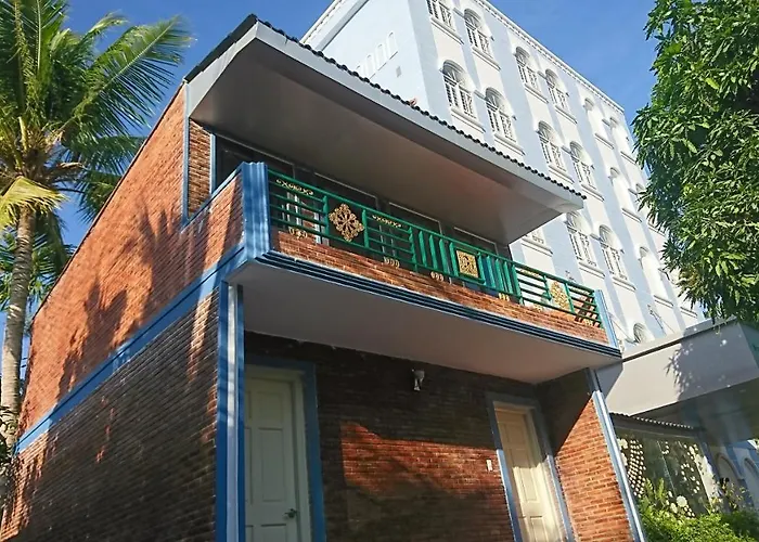 Khách sạn Alena