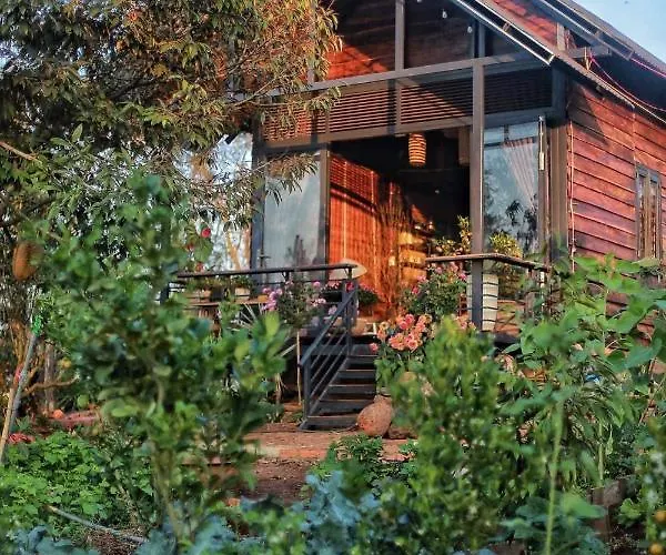 Queeny'S Farmstay Wooden House